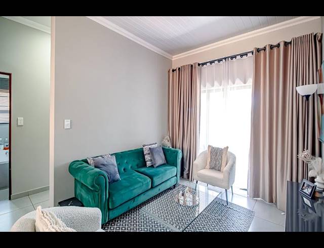 2 BEDROOM TOWNHOUSE FOR SALE IN ANNLIN